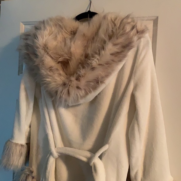 PB Teen Fur Detail Robe - Picture 6 of 7